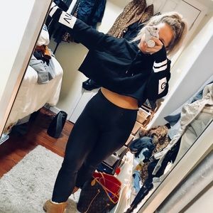 GREAT cropped sweatshirt